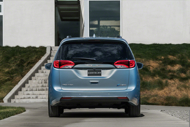 Illustration for article titled 2017 Chrysler Pacifica And Pacifica Hybrid: This Is It